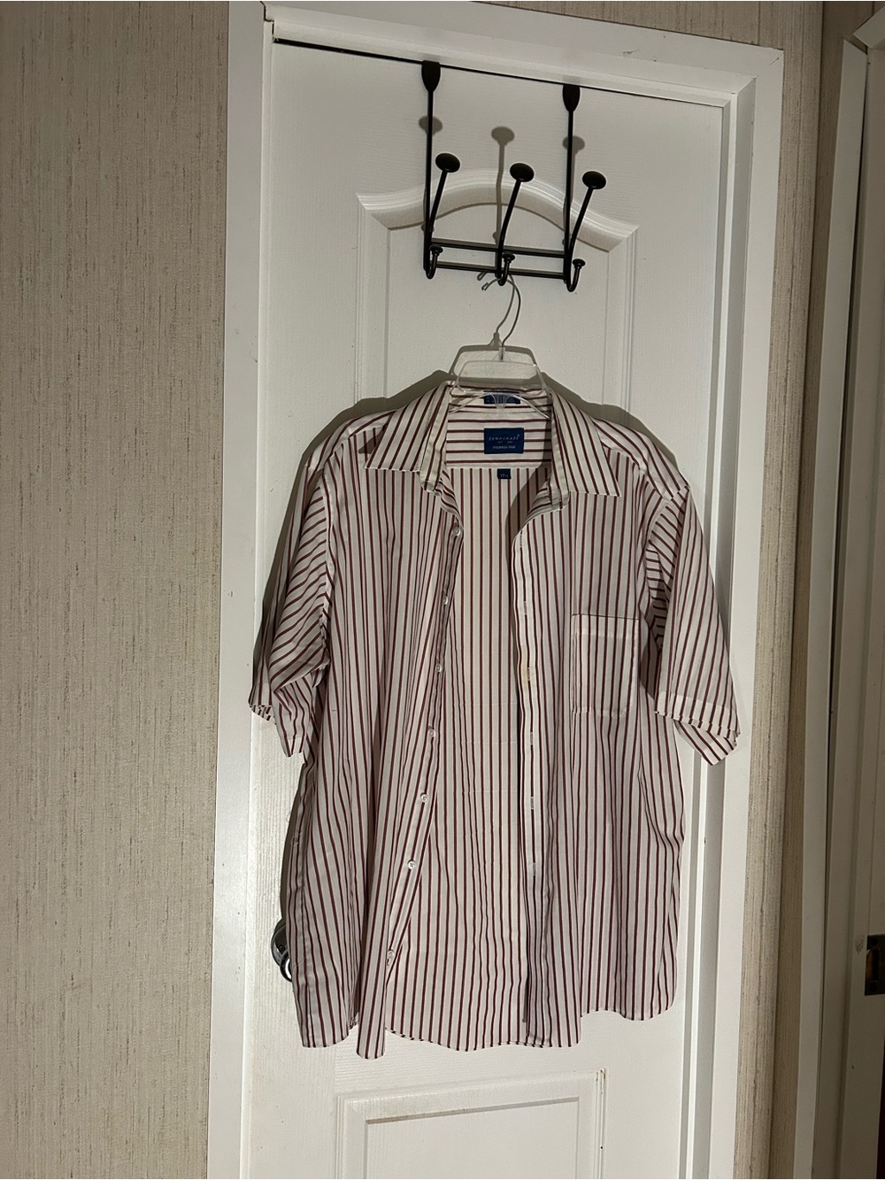 Towncraft Short-Sleeve Button-Up Shirt in White with Burgundy Stripes